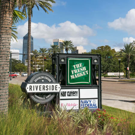 Nearby shopping and entertainment in Jacksonville, FL