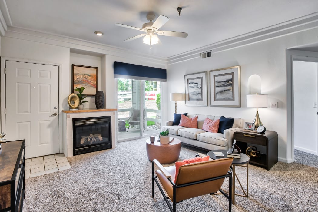 Spacious Living Room at Vistas at Stony Creek Apartments in Littleton, Colorado