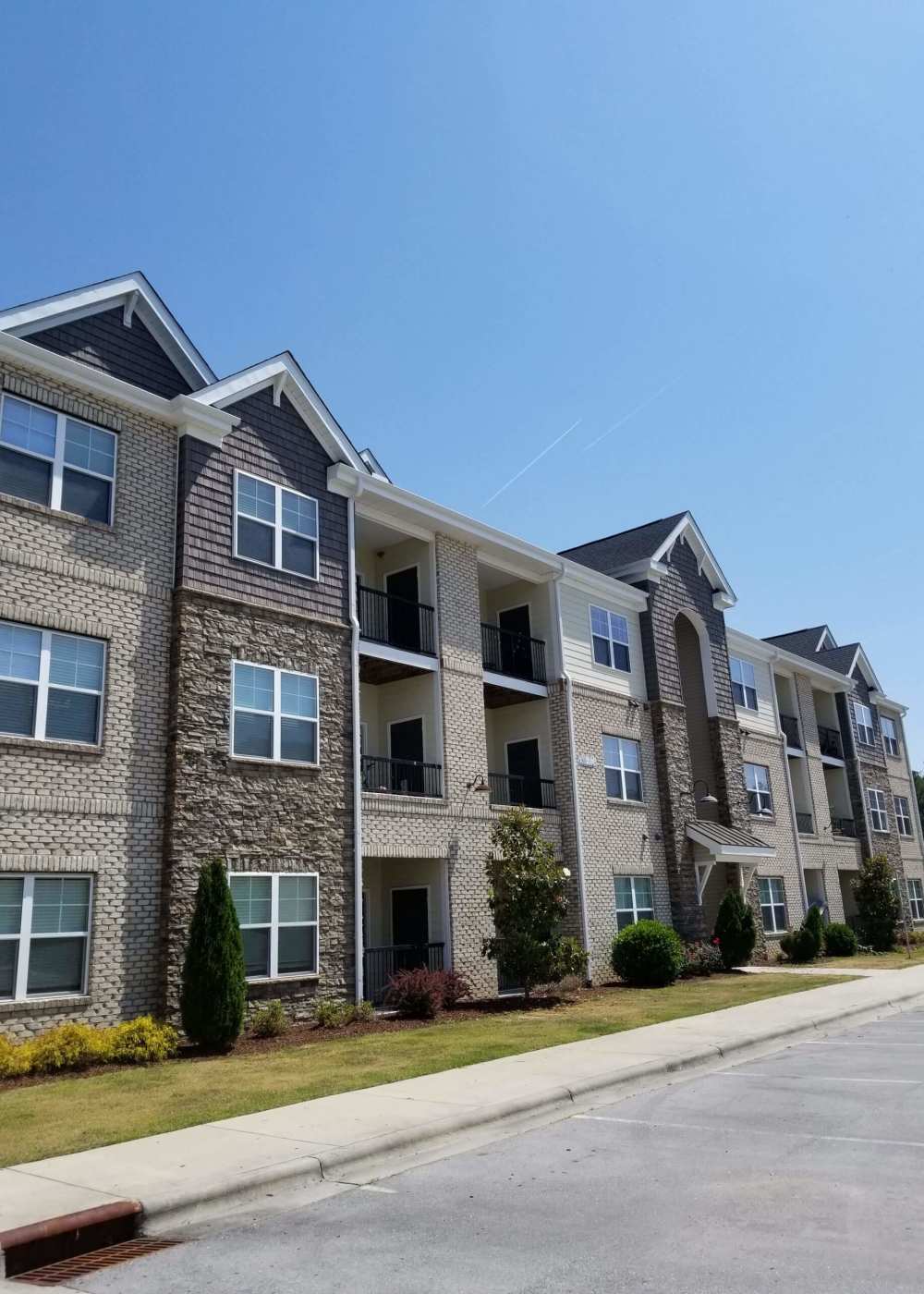 Front view of apartments at Palisades of Jacksonville in Jacksonville, North Carolina
