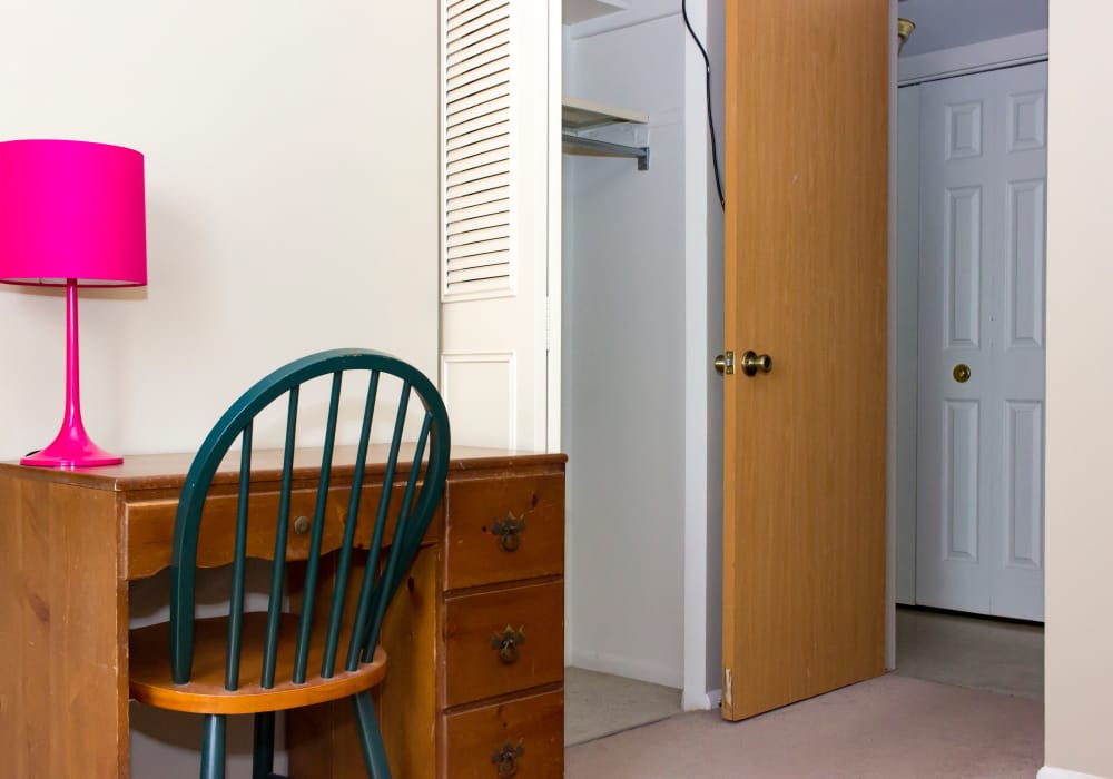Apartment study room at Pin Oak Manor Apartments in Mishawaka, Indiana