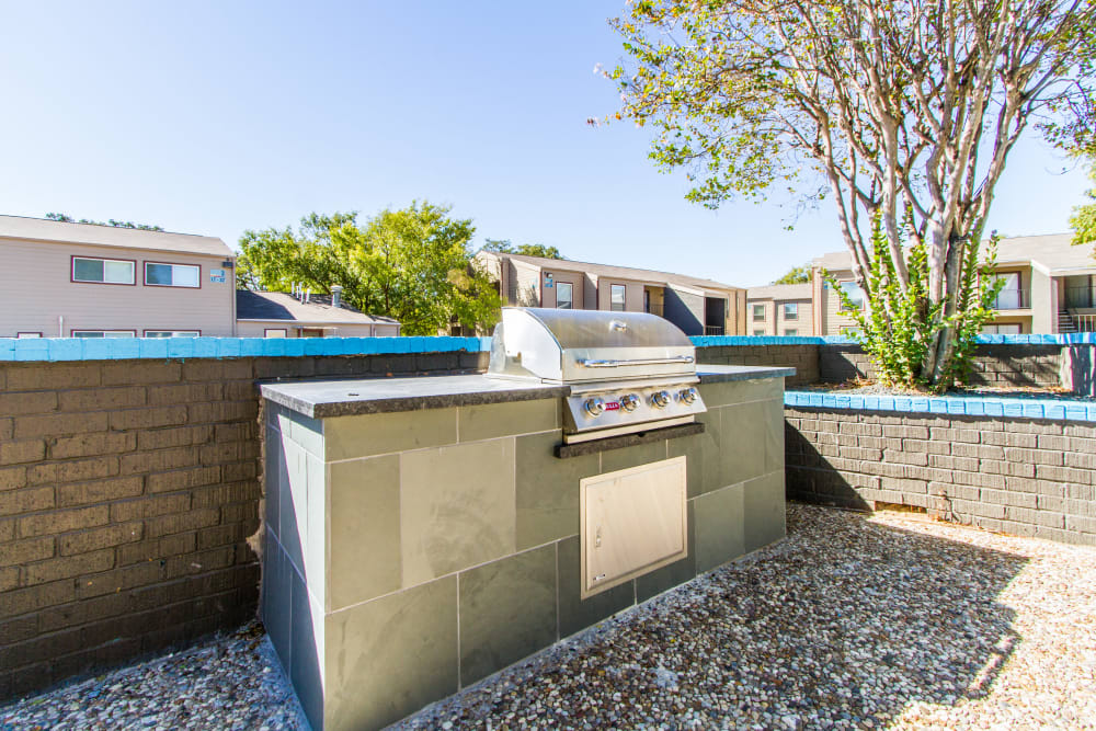 Resident grilling area at Sundance Apartments in College Station, Texas