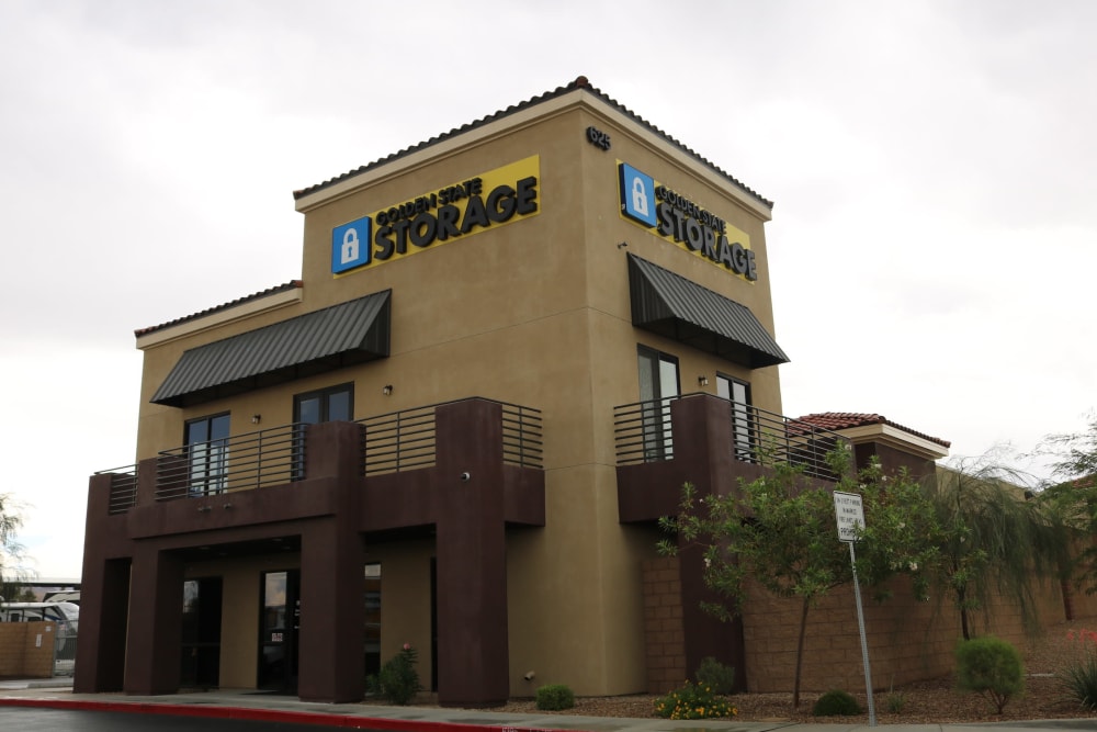 Front view of the leasing office at Golden State Storage Cadence in Henderson, Nevada