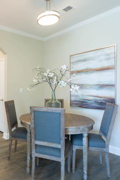A well-lit kitchen and dining area at Gallatin Commons in Gallatin, Tennessee