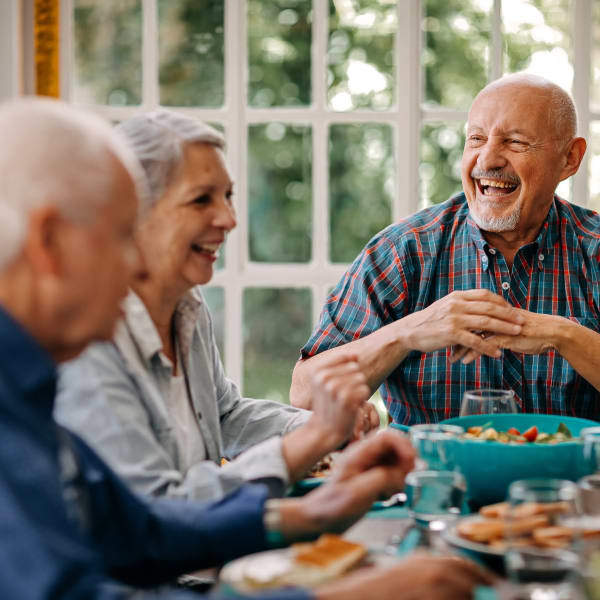 Residents enjoying a meal together at Pacifica Senior Living Heritage Hills in Hendersonville, North Carolina