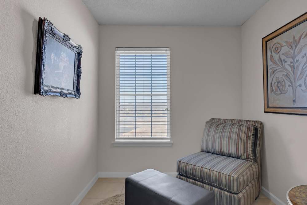 Common are awith chair and large window at River Ridge in Sand Springs, Oklahoma