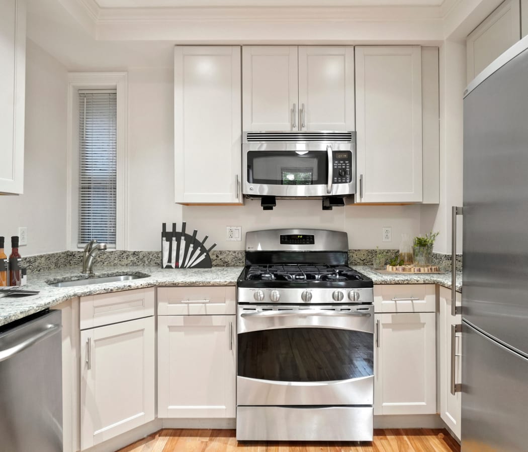 Apartments with Stainless steel appliances Amenities at Burbank