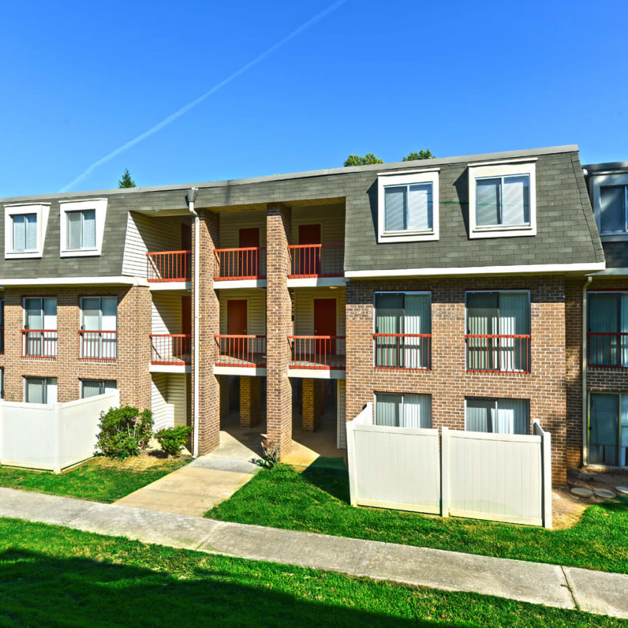 the entrance to The Farrington Apartment Homes in Columbia, South Carolina