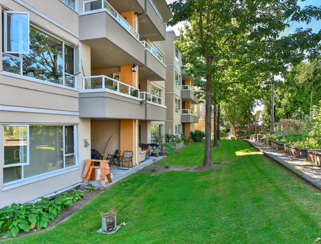Well maintained lawn at Larchway Gardens in Vancouver