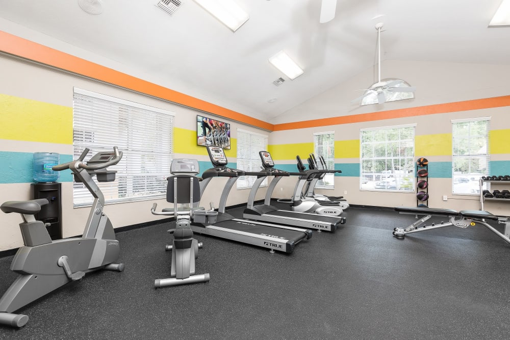 Well equipped fitness center at The Vue at Baymeadows Apartment Homes in Jacksonville, Florida