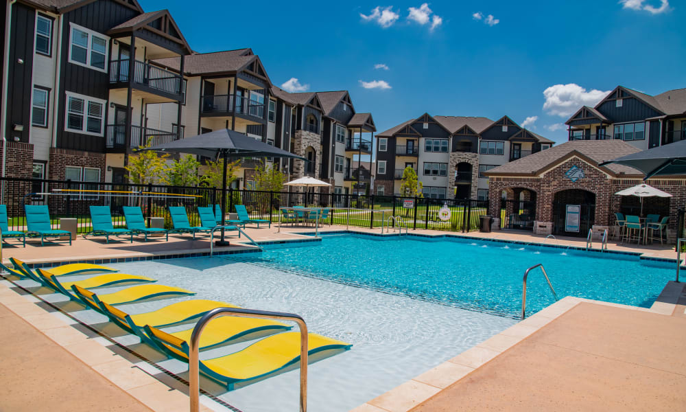 Pool at Stonehorse Crossing Apartments in Oklahoma City, Oklahoma