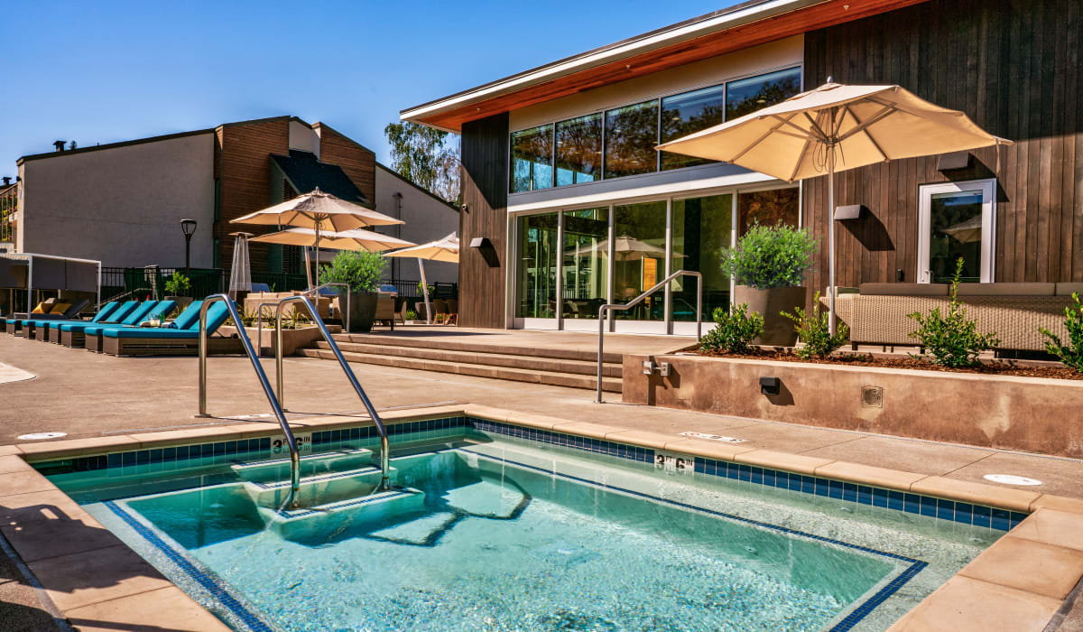 The hot tub next to the pool at Sharon Green in Menlo Park, California