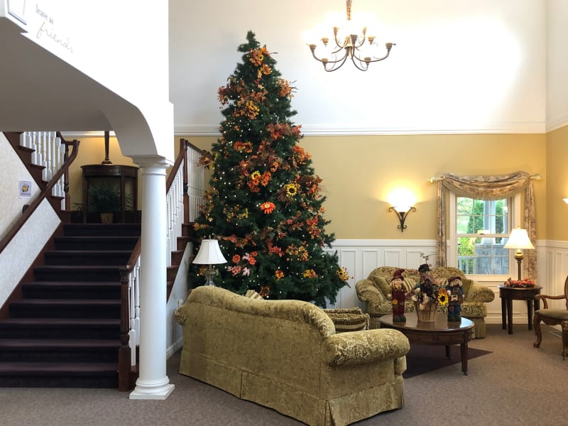 Welcoming lounge with holiday cheer in the form of a Christmas tree at HeatherWood Assisted Living & Memory Care in Eau Claire, Wisconsin. 