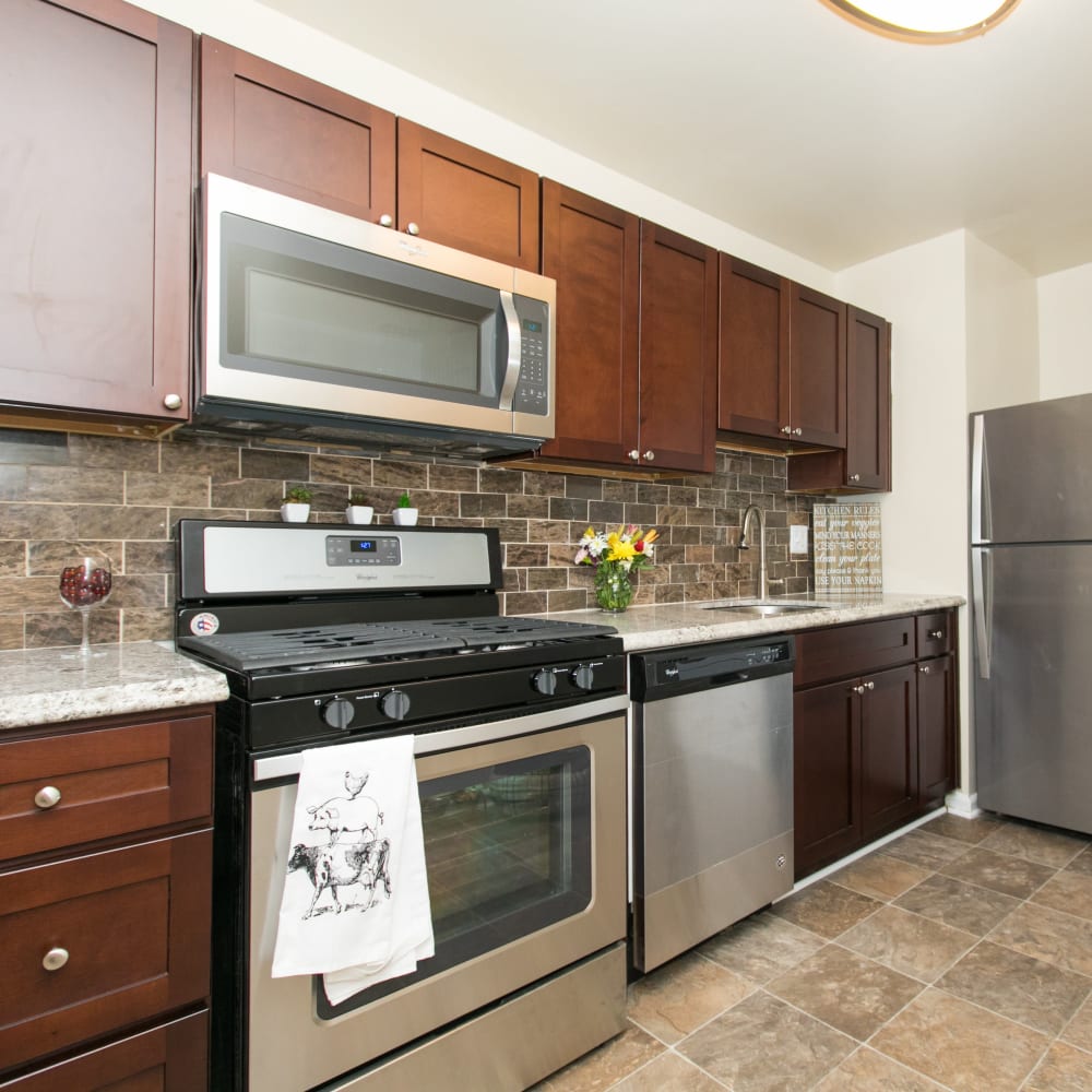 Living room at Quail Hollow Apartment Homes in Glen Burnie, Maryland