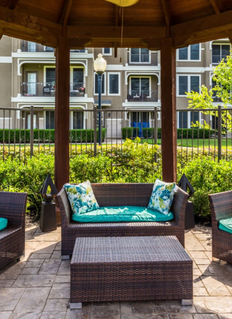 Sitting area under gazebo at Marquis at The Cascades in Tyler, Texas