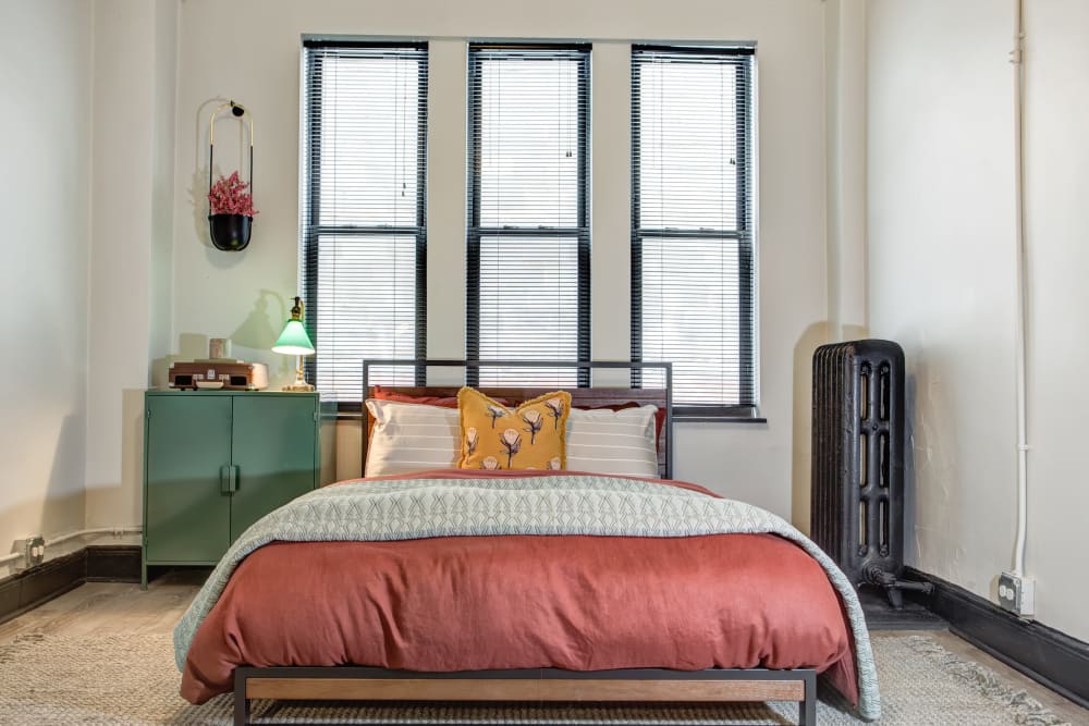 Bedroom at The Vivian in Chicago, Illinois