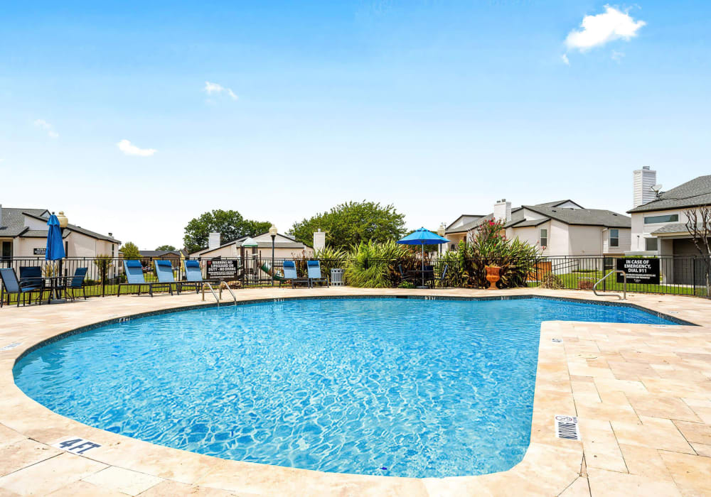 Sparkling swimming pool at Tides on Avril in Fort Worth, Texas