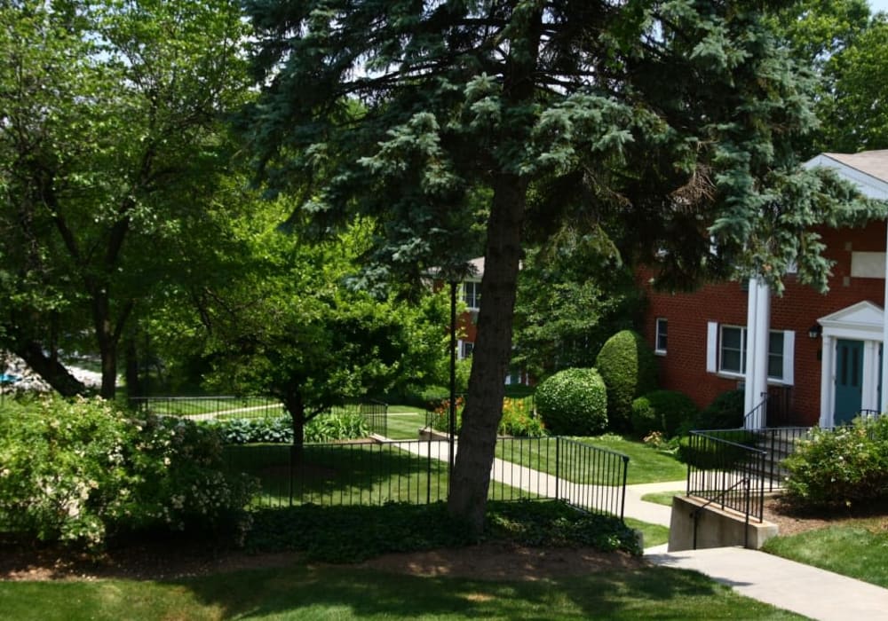 Courtyard at Center Grove Village in Randolph, New Jersey