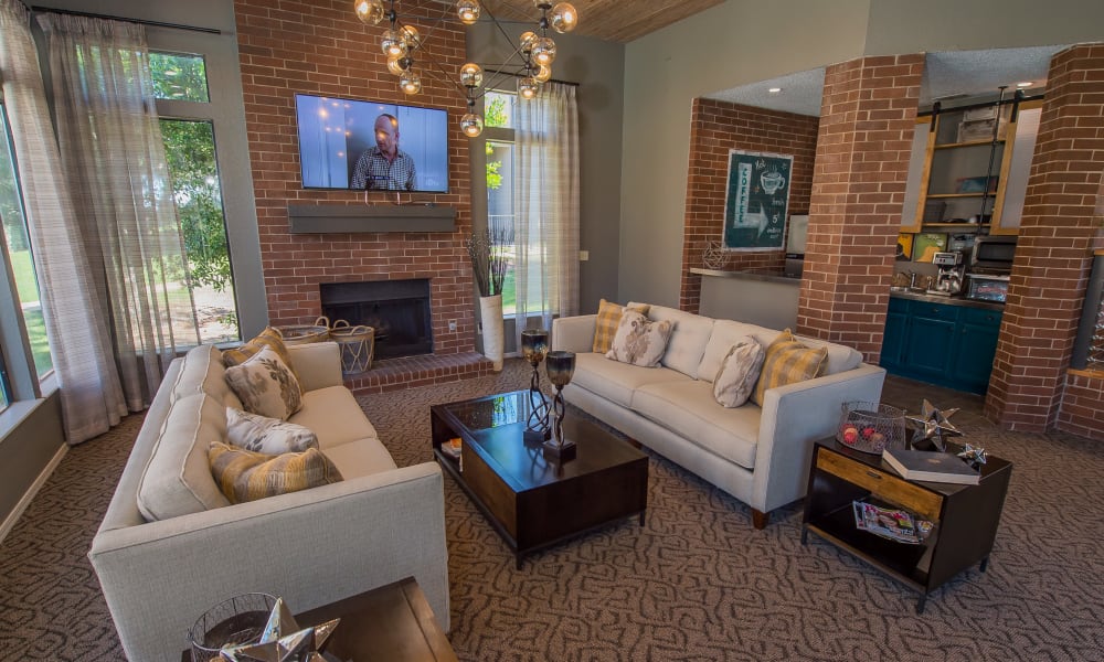 Clubhouse at Hunter's Ridge in Oklahoma City, Oklahoma
