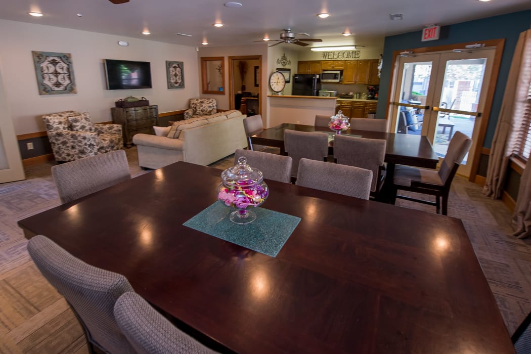 Dining area in Huntington Park Apartments' clubhouse in Wichita, Kansas