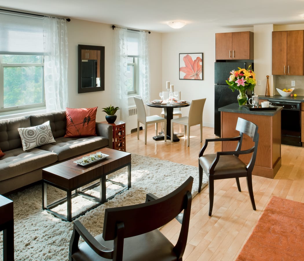 Amenities at Camelot Court Apartments with Air Conditioning Amenities at Camelot Court Apartments with Air Conditioning