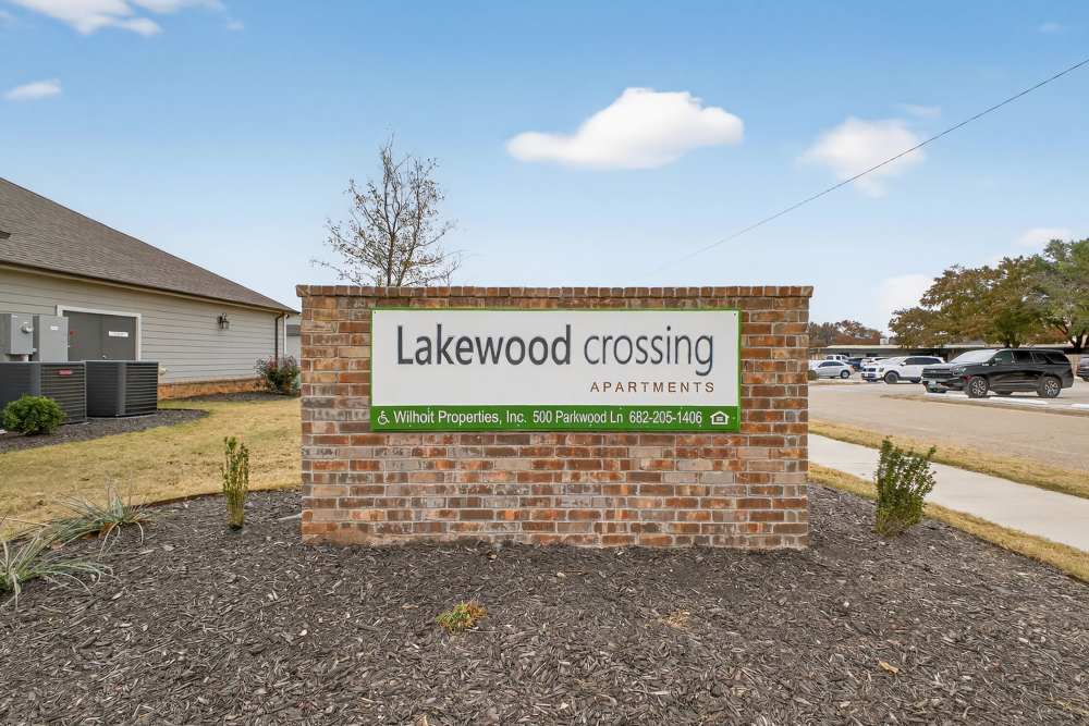 Charming apartment community with lush landscaping at Lakewood Crossing in Granbury, Texas.