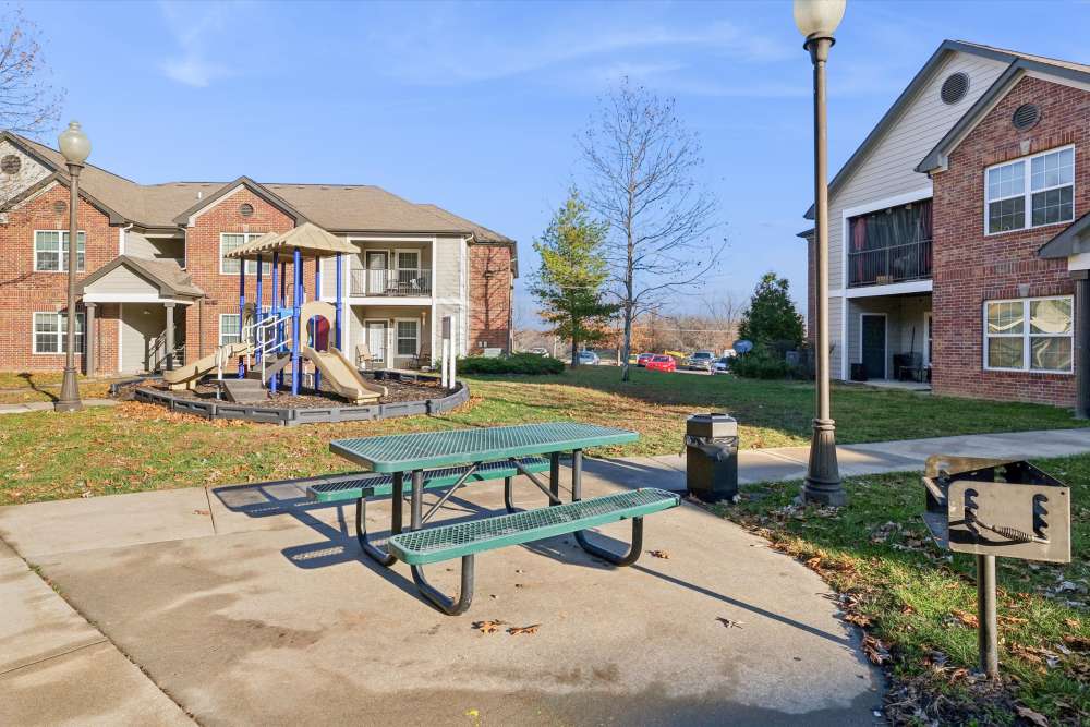 Apartments exterior shot with community highlights at Covington Woods Apartments in Lansing, Kansas 