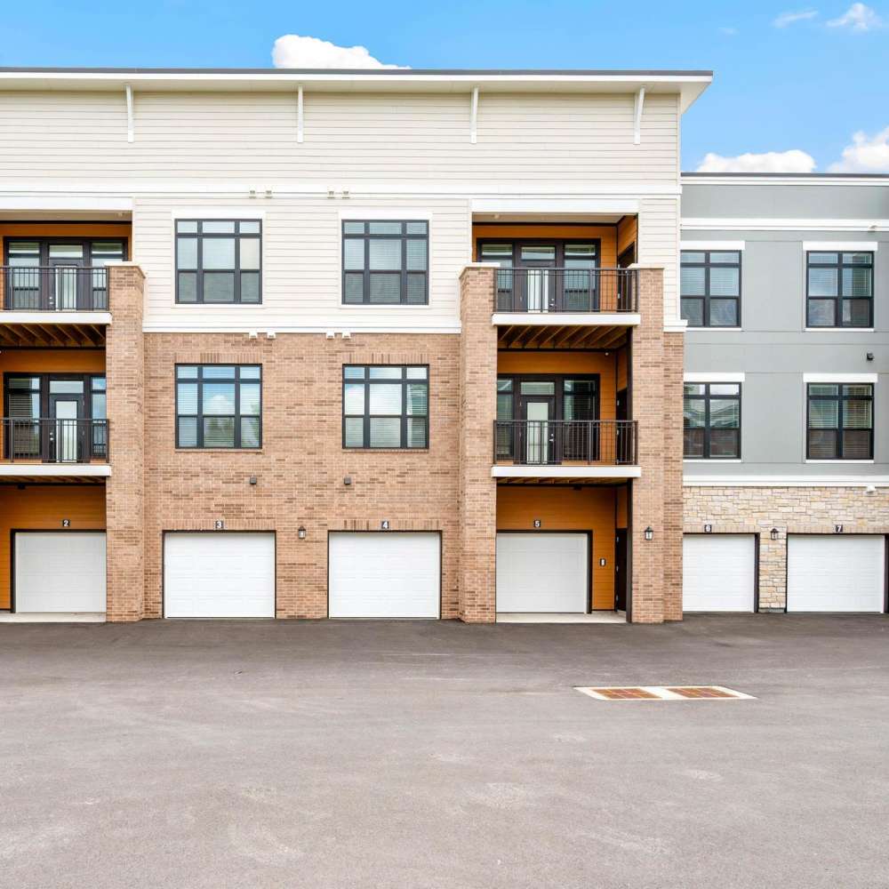 Front view of community apatment at Neo Vantage Point in Maryland Heights, Missouri