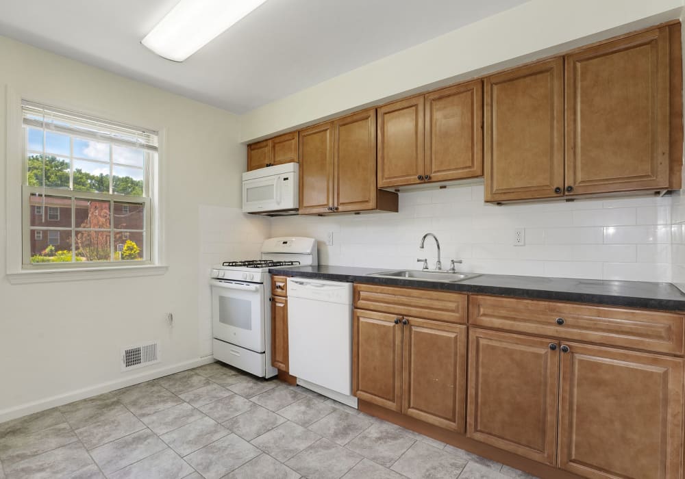 Fully equipped kitchen at Madison Arms in Old Bridge, New Jersey