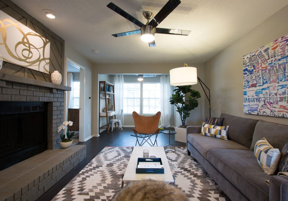 An apartment living room at Fairways at Feather Sound in Clearwater, FL