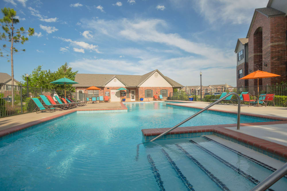 pool and clubhouse at Highland Pointe in Yukon, Oklahoma