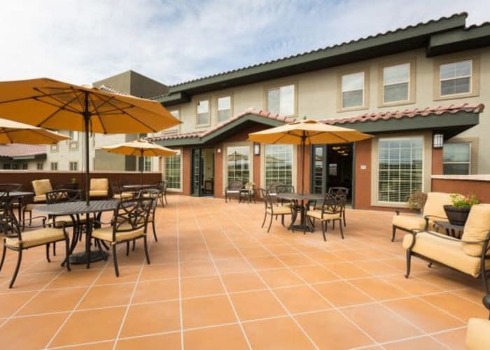 Patio dining tables at Las Palomas Senior Living in Mesa, AZ