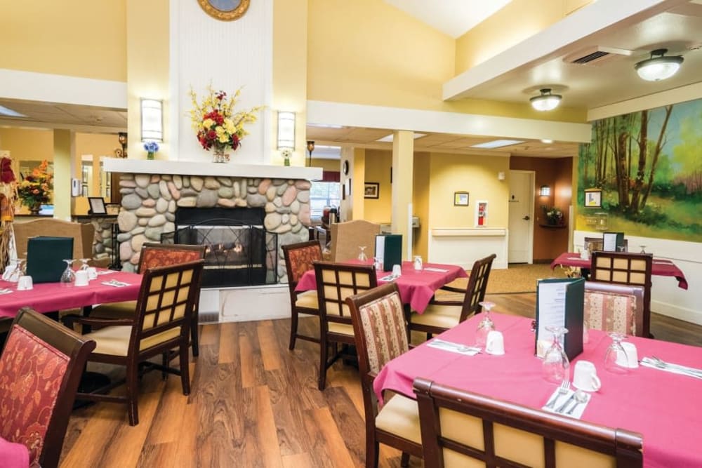 Elegant dining room at Lakeland Senior Living in Eagle Point, Oregon. 