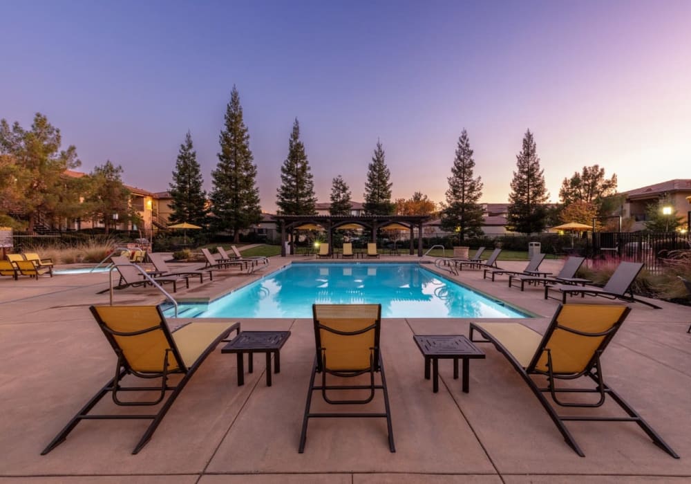 Sparkling swimming pool and lounge chairs at Winsted at Sunset West in Rocklin, California