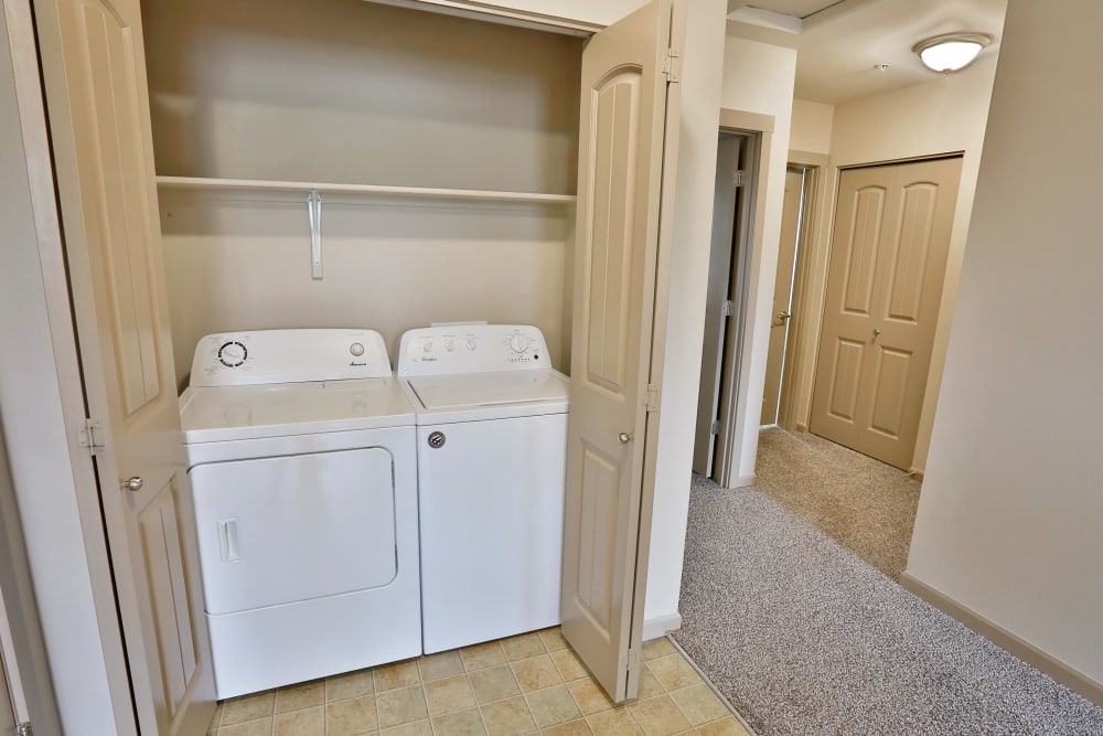 Washer and dryer at Heritage Meadow Apartments in Eugene, Oregon