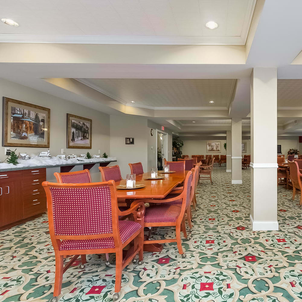 Resident dining room at Applewood Pointe of Woodbury in Woodbury, Minnesota.