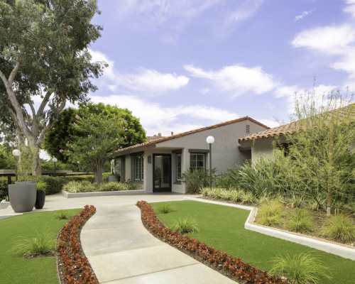 Beautifully landscaped pathway at Breve Park Apartment Homes, Anaheim, California