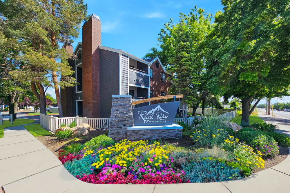 Monument sign for Royal Ridge Apartments in Midvale, Utah