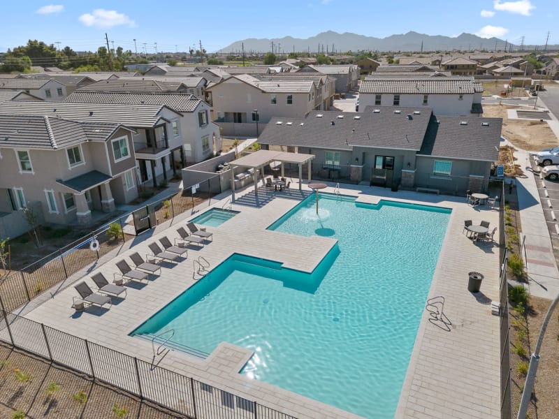 Resort style swimming pool with fountain at Ironwood Homes at River Run in Avondale, Arizona