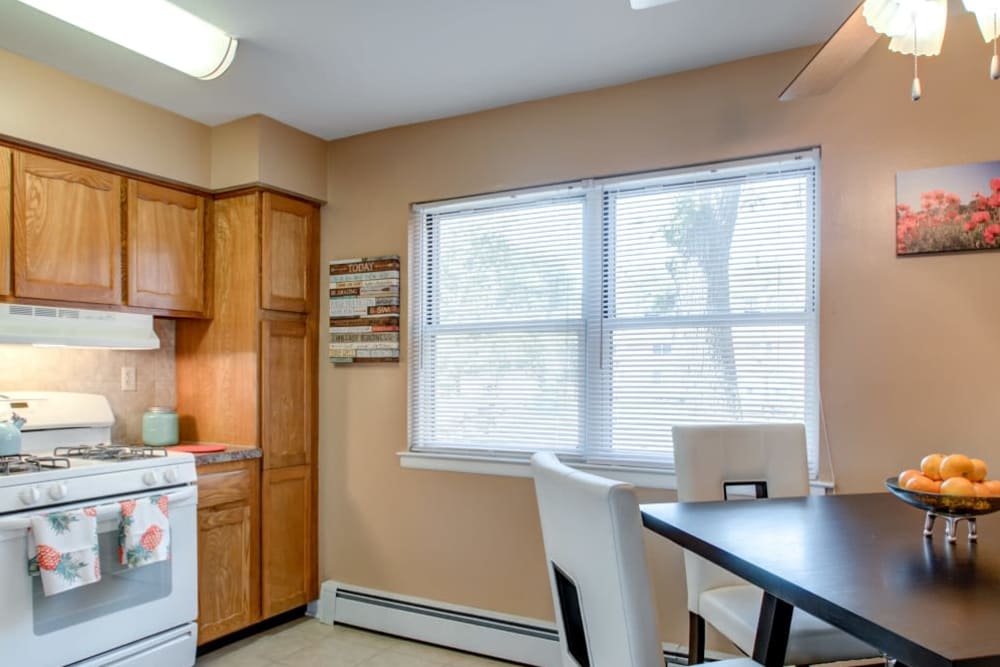 Dining room at Center Grove Village in Randolph, New Jersey