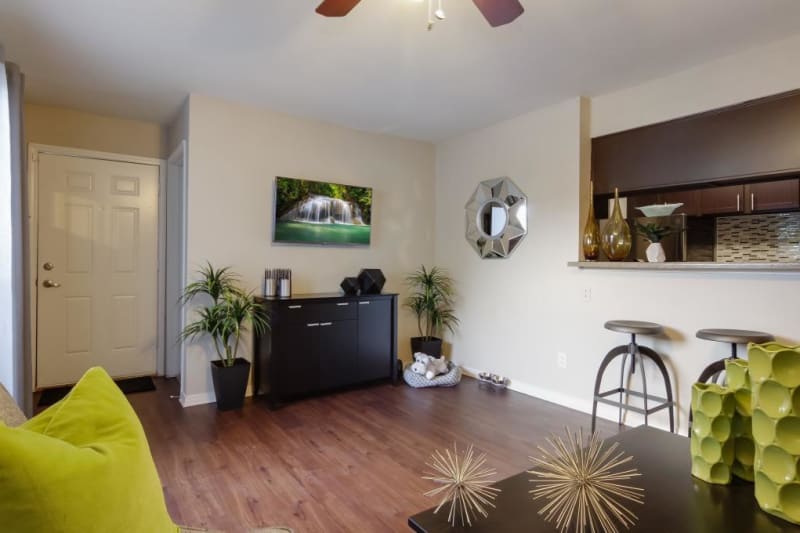 Front entryway with kitchen bar at Circle at Point Park in Houston, Texas