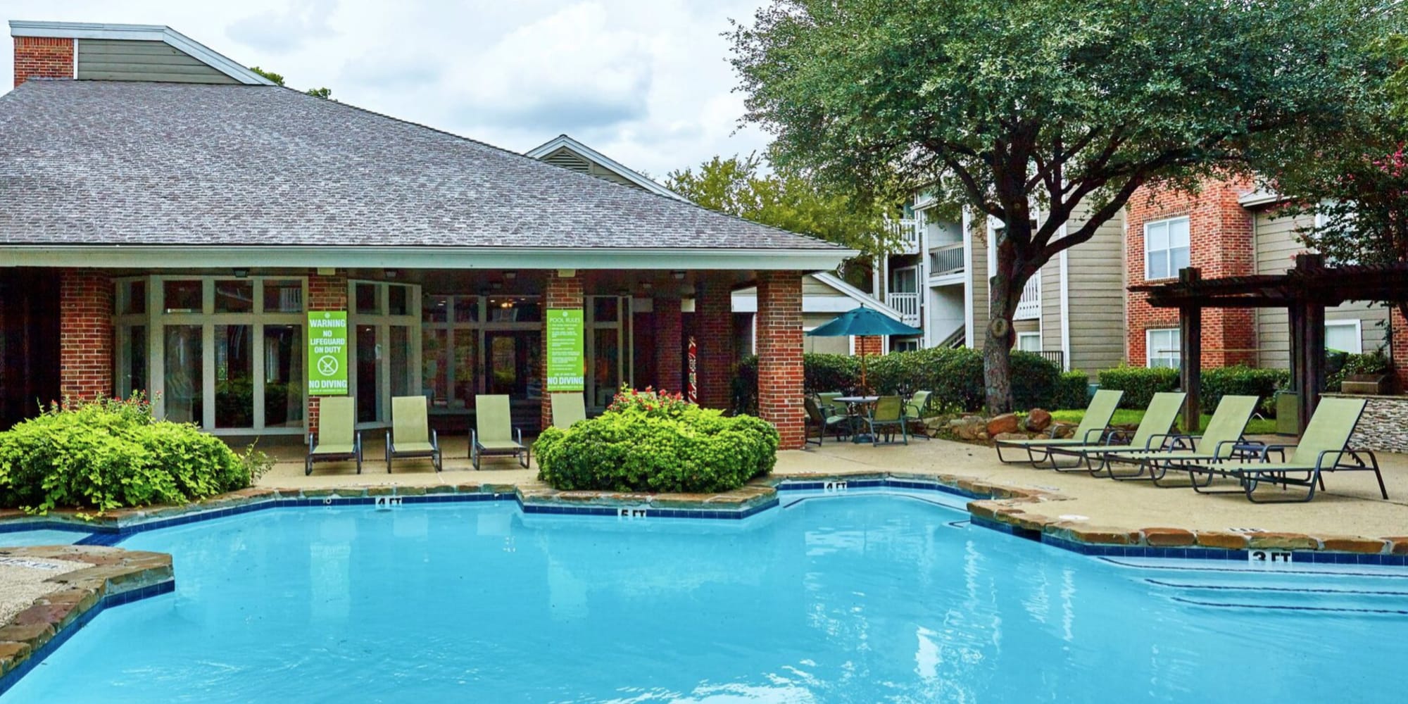 South Pointe apartments in Dallas, Texas