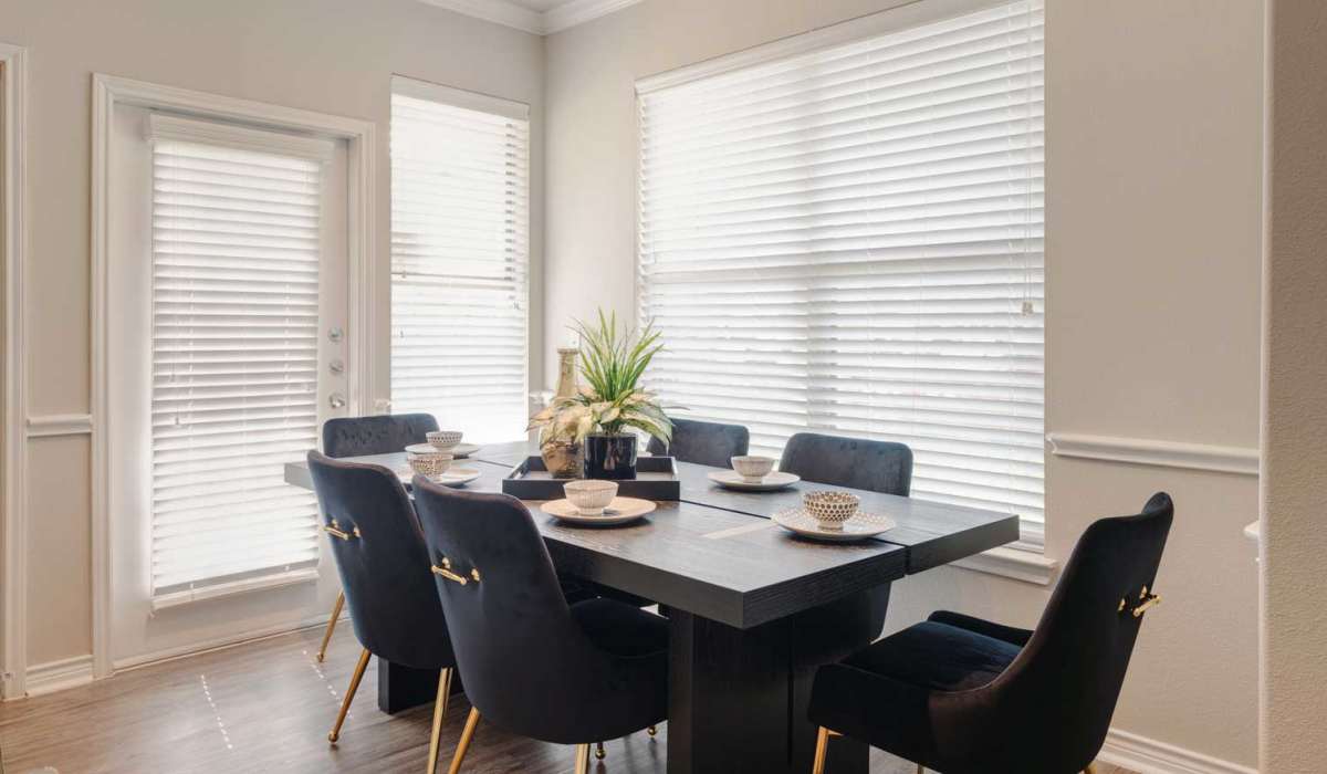 Dining area at Kensington Crossings in Houston, Texas