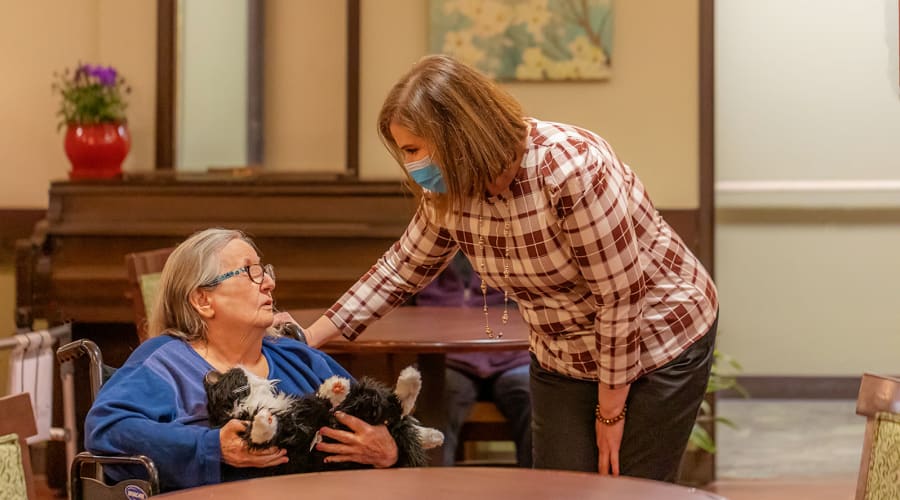 Residents talking with a caregiver at Cascade Park Gardens Memory Care in Tacoma, Washington