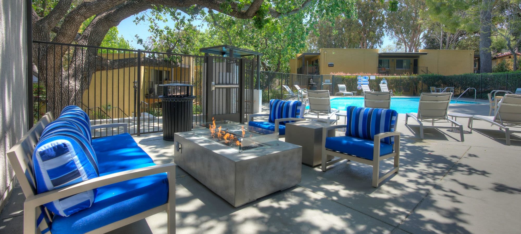 Apartments at Los Robles Apartments in Thousand Oaks California
