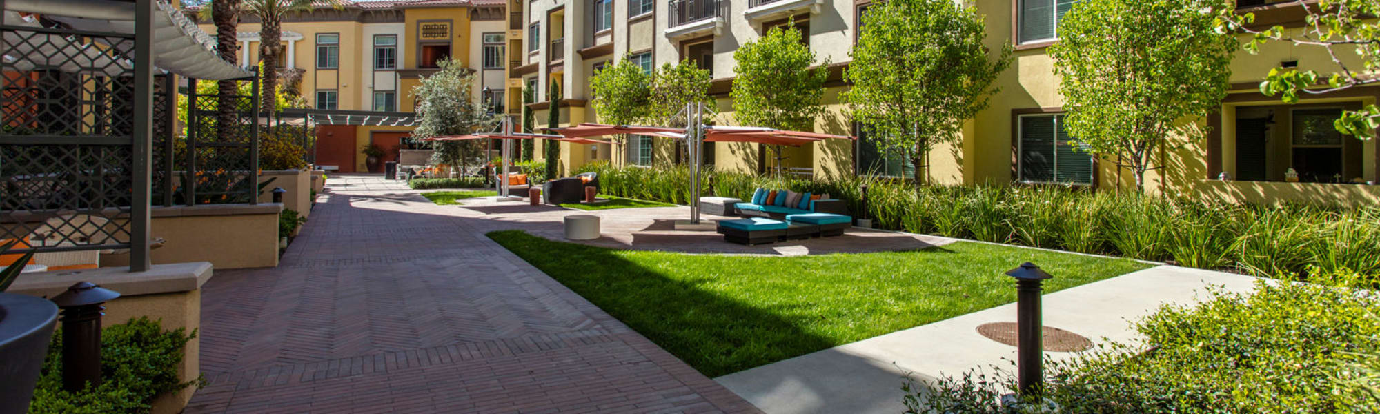 Pet friendly apartments with spacious outdoor areas at The Boulevard Apartment Homes in Woodland Hills, California
