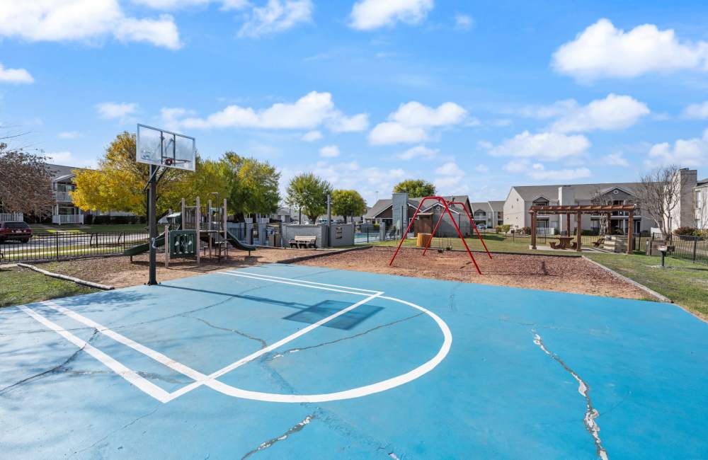 Basketball court at Derby Park Apartments in Round Rock Texas