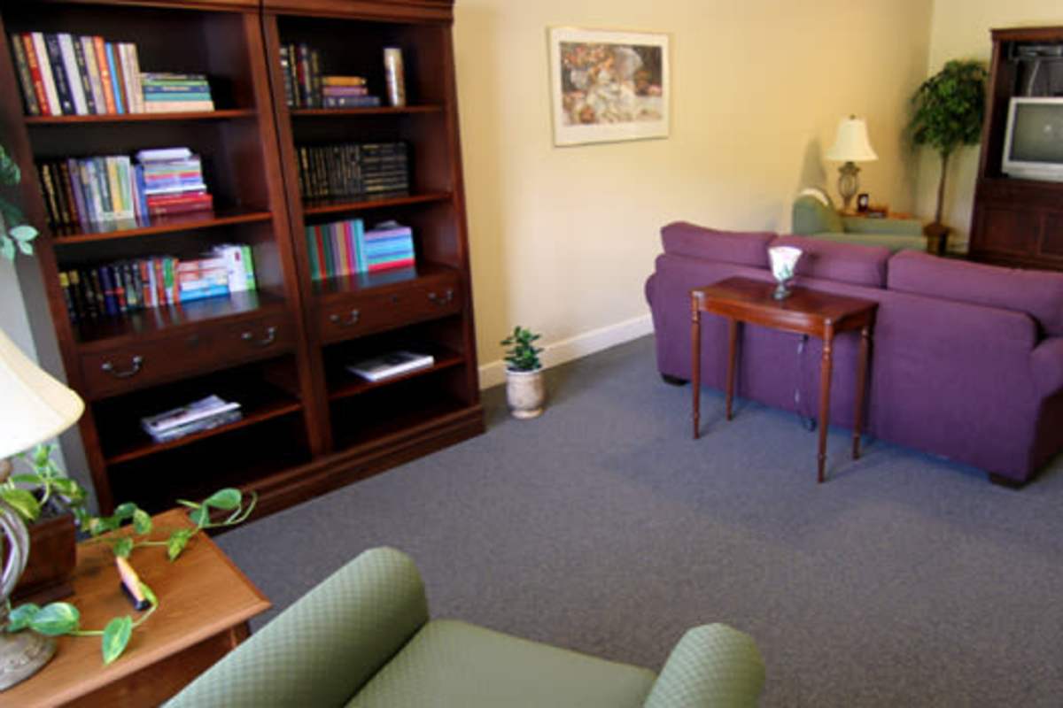 Cozy living room with upgraded furnishings at Mountain View House in McConnellsburg, Pennsylvania 