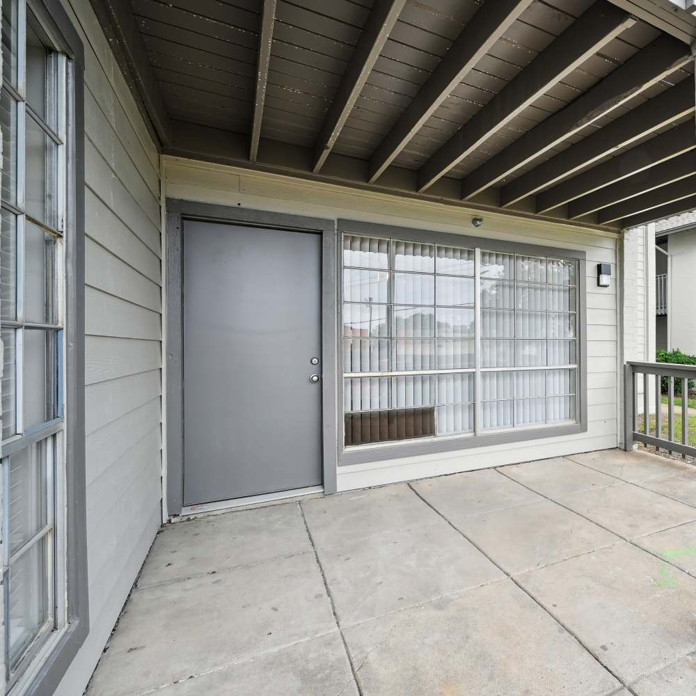 Front entrance at Woodlands of Plano in Plano, Texas