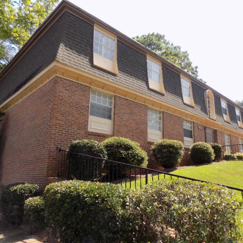 Lush landscaping at Westwood Apartments in Albany, Georgia