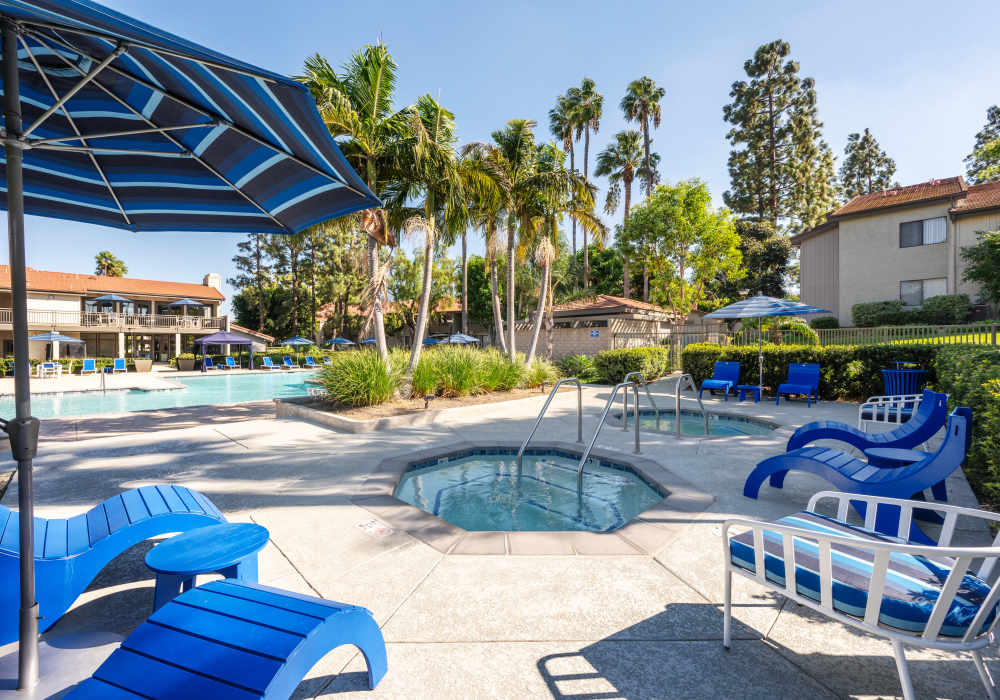 Resort style swimming pool at Parcwood Apartments in Corona, California  